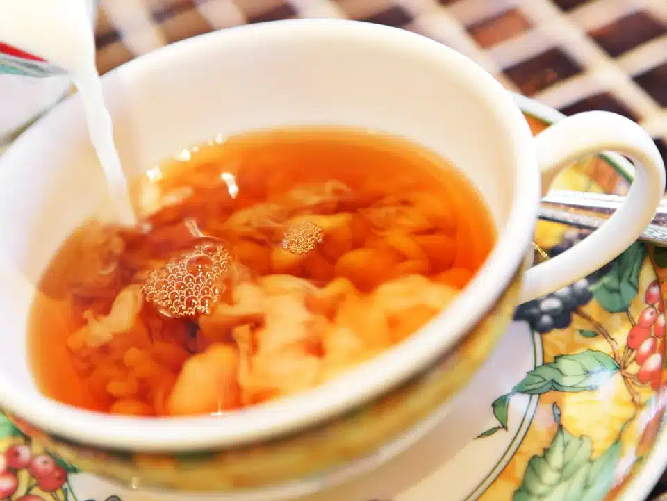 Čaj ze 3 ingrediencí pro ploché břicho. Pijte ho každé ráno, dokonce i místo kávy.