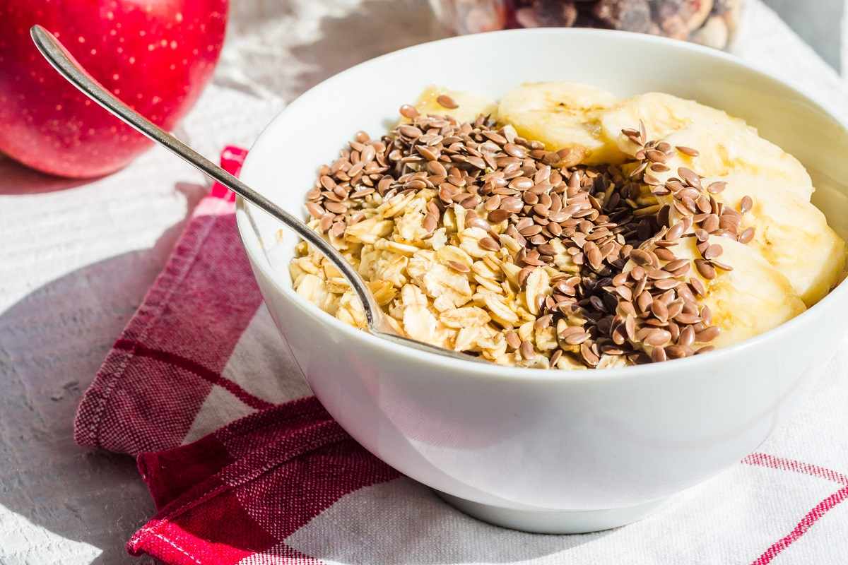 Ovesná kaše při tukové dystrofii jater. Přidejte do ovesné kaše lžíci prášku ze semen a slunečnicového oleje.