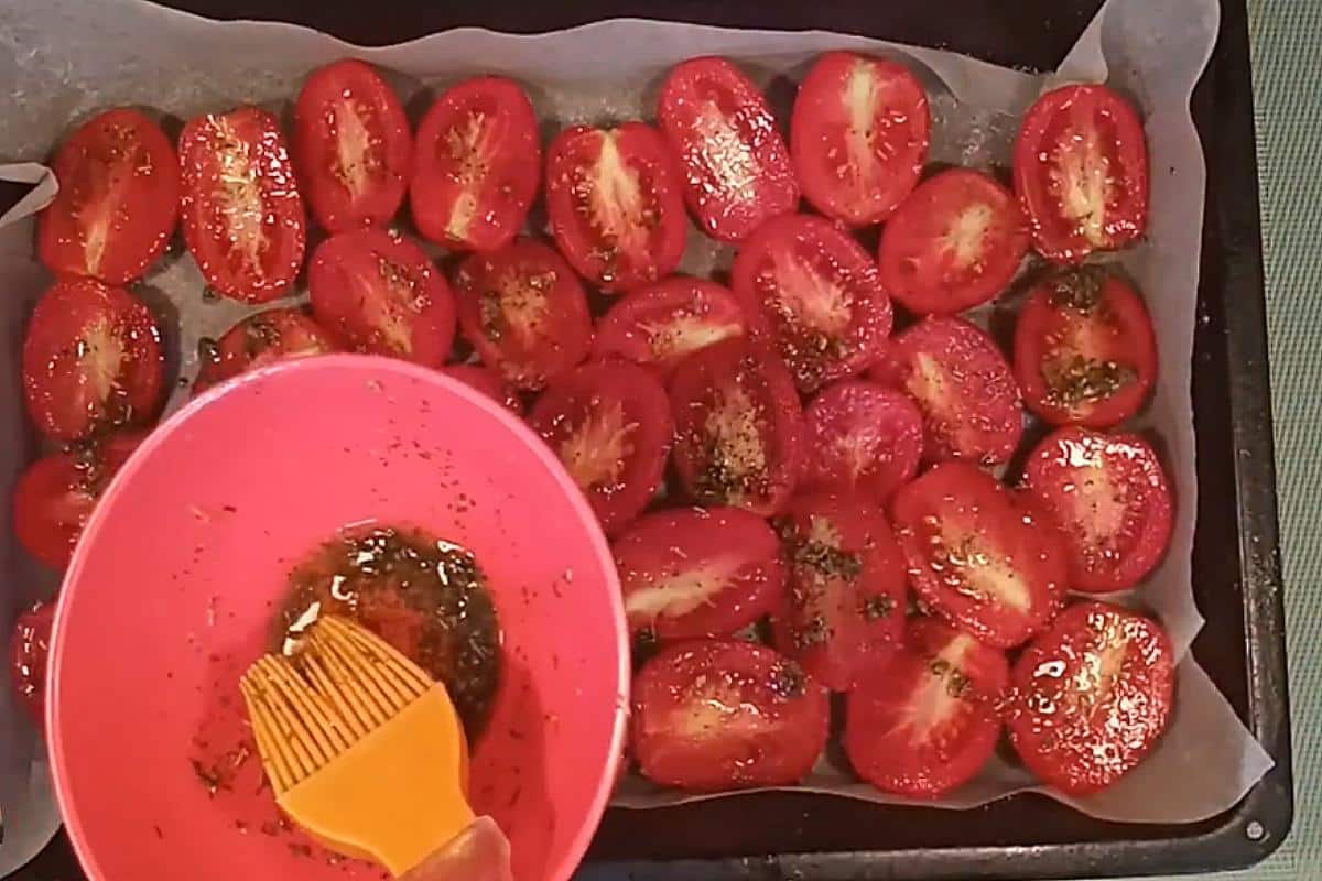 Jak připravit sušené rajčata v oleji: domácí recept, který můžete jíst po celý rok.