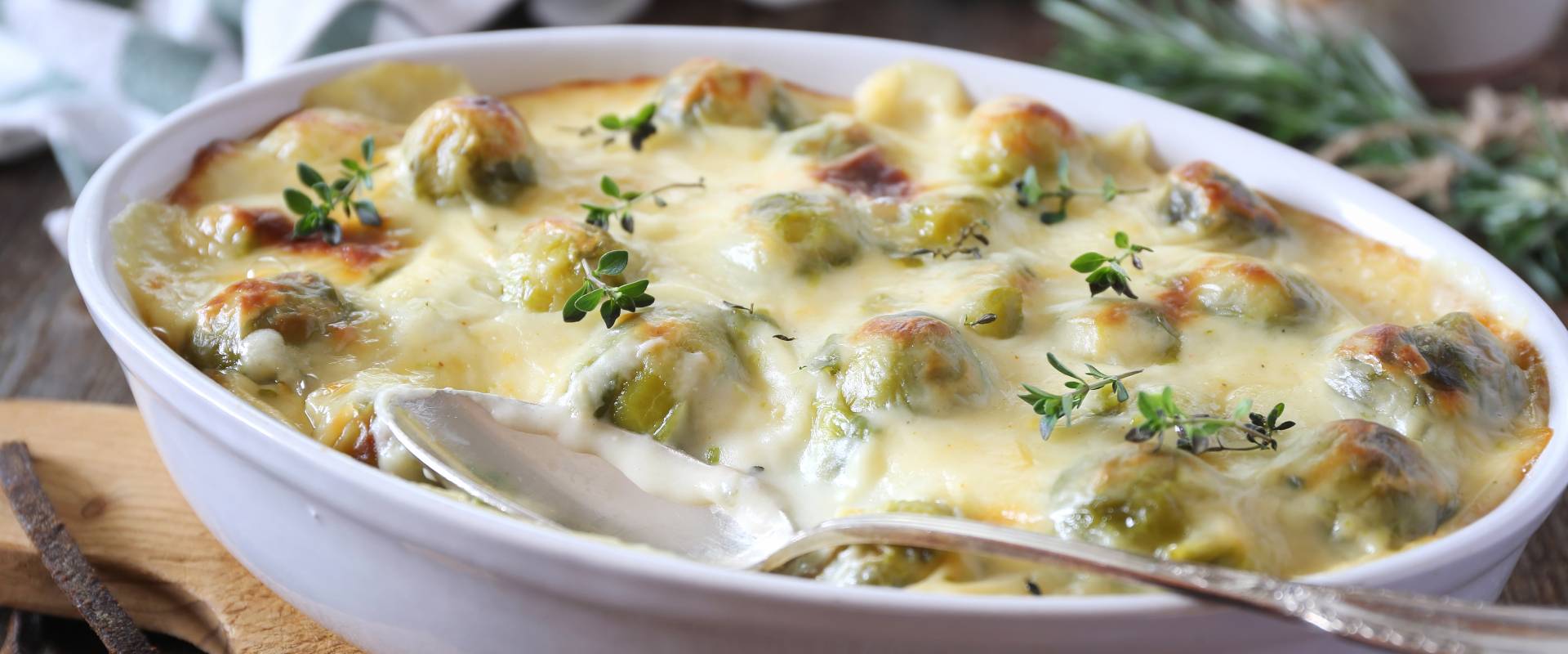 Pečená růžičková kapusta s bramborami a mrkví: mohli bychom ji jíst každý týden.