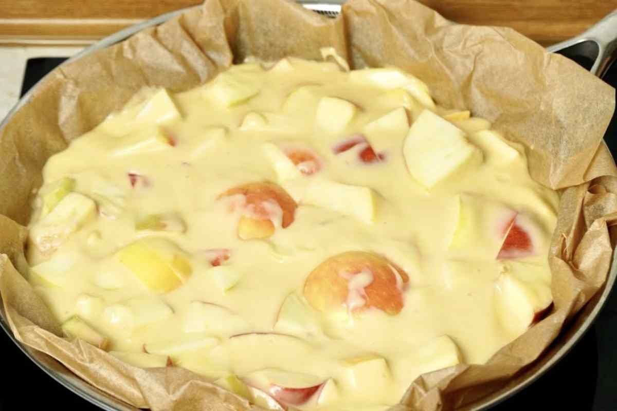 Zahušťuji jablečný koláč pomocí chytrého triku. Poměr 1:1 je dostačující a koláč dobře drží tvar.