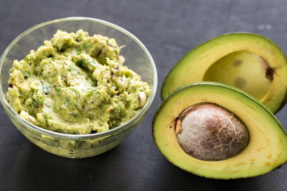 Smíchám krémové avokádo s proteinovým doplňkem. Tato lahodná pasta vám zajistí dlouhodobý pocit sytosti