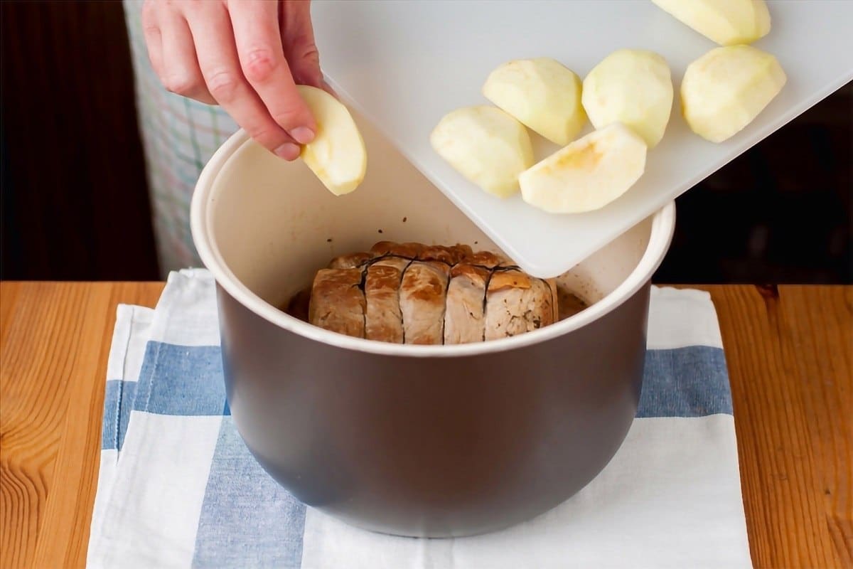 Babičky vždy přidávaly kousek do vývaru. Vývar byl čirý, zlatavý a měl jedinečnou chuť.