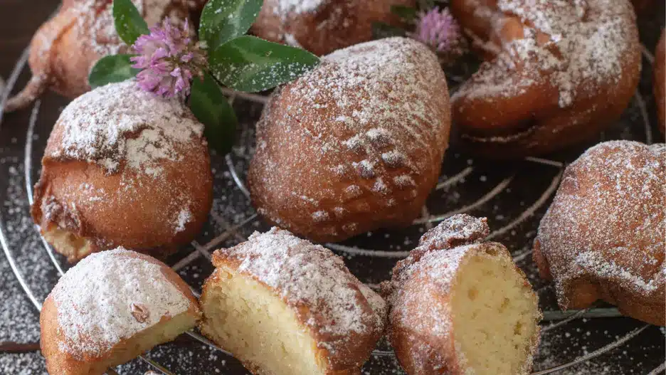 Během karnevalu Němci smaží ve velkém množství. Využijte tento recept a překvapte všechny těmito měkkými koblihami.