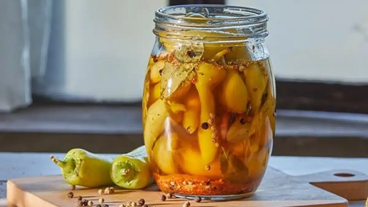 Jak připravit nakládané chilli papričky: domácí zavařenina podle jednoduchého a rychlého receptu.