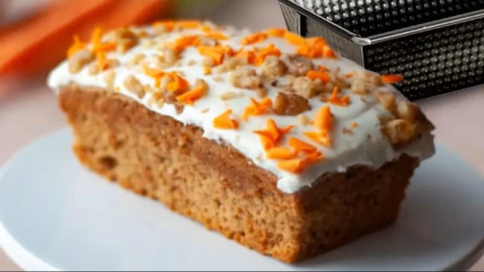 Bezmoučný mrkvovo-jablečný pudink, neuvěřitelně nadýchaný a hotový za pár minut: jak ho připravit.