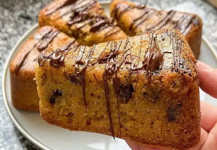 Dort s vlašskými ořechy, pomerančem a čokoládou: neuvěřitelně vláčný a hotový za 20 minut.