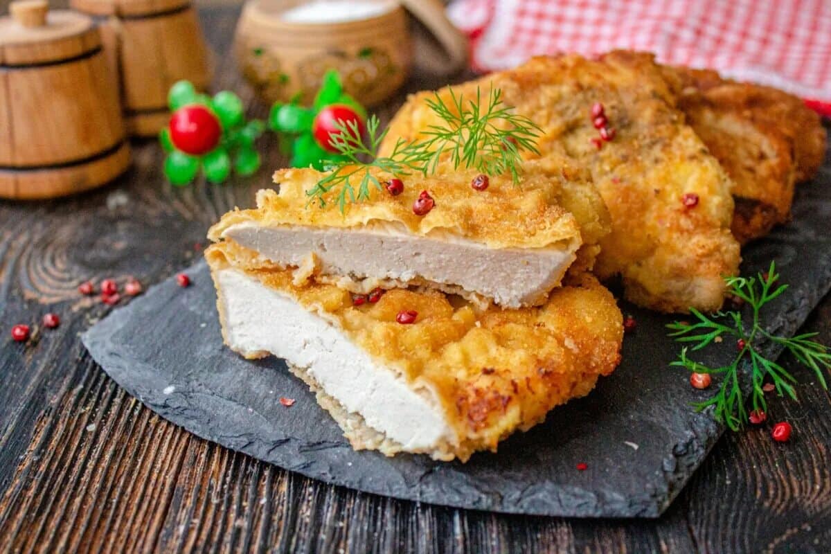 Vepřové kotlety, stejně jako vareniki, jsou u nás doma velmi oblíbené. O klasických kotletách už nikdo ani nemluví.