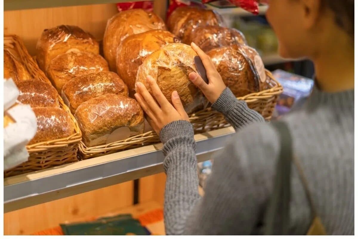 Ne každý chléb přispívá k přibývání na váze. Dietolog doporučuje kupovat tento nenápadný chléb v obchodě Lidl.