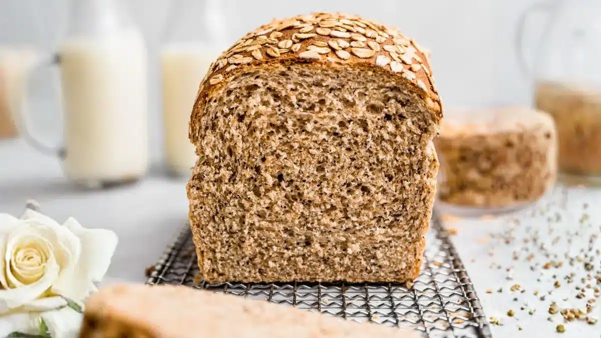 Dieta na hubnutí: jak připravit nadýchaný celozrnný chléb pouze ze 6 ingrediencí.