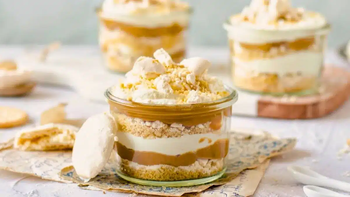 Jak připravit uruguayský polvito: recept na tradiční dezert s dulce de leche, vanilkovými vaflemi a meringem.