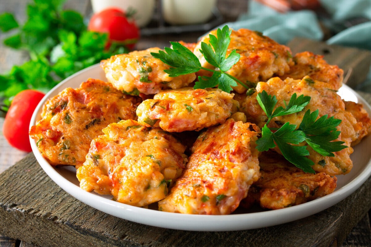 Nakrájím kuře a připravím neuvěřitelně chutné kotlety. Celkem 3 ingredience, včetně 2 celých vaječných bílků.