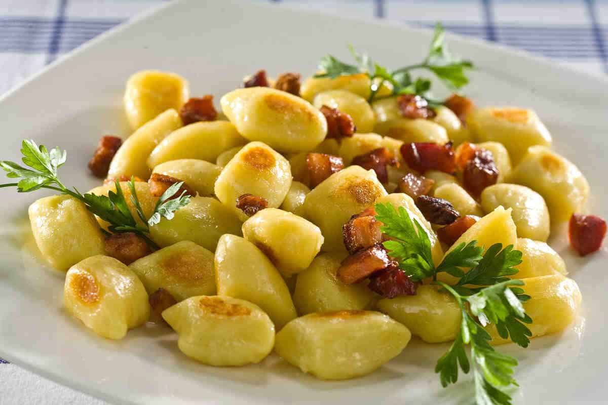 Zapomenutá venkovská pochoutka. Jednodušší než bramborové knedlíky, ale neméně chutná.