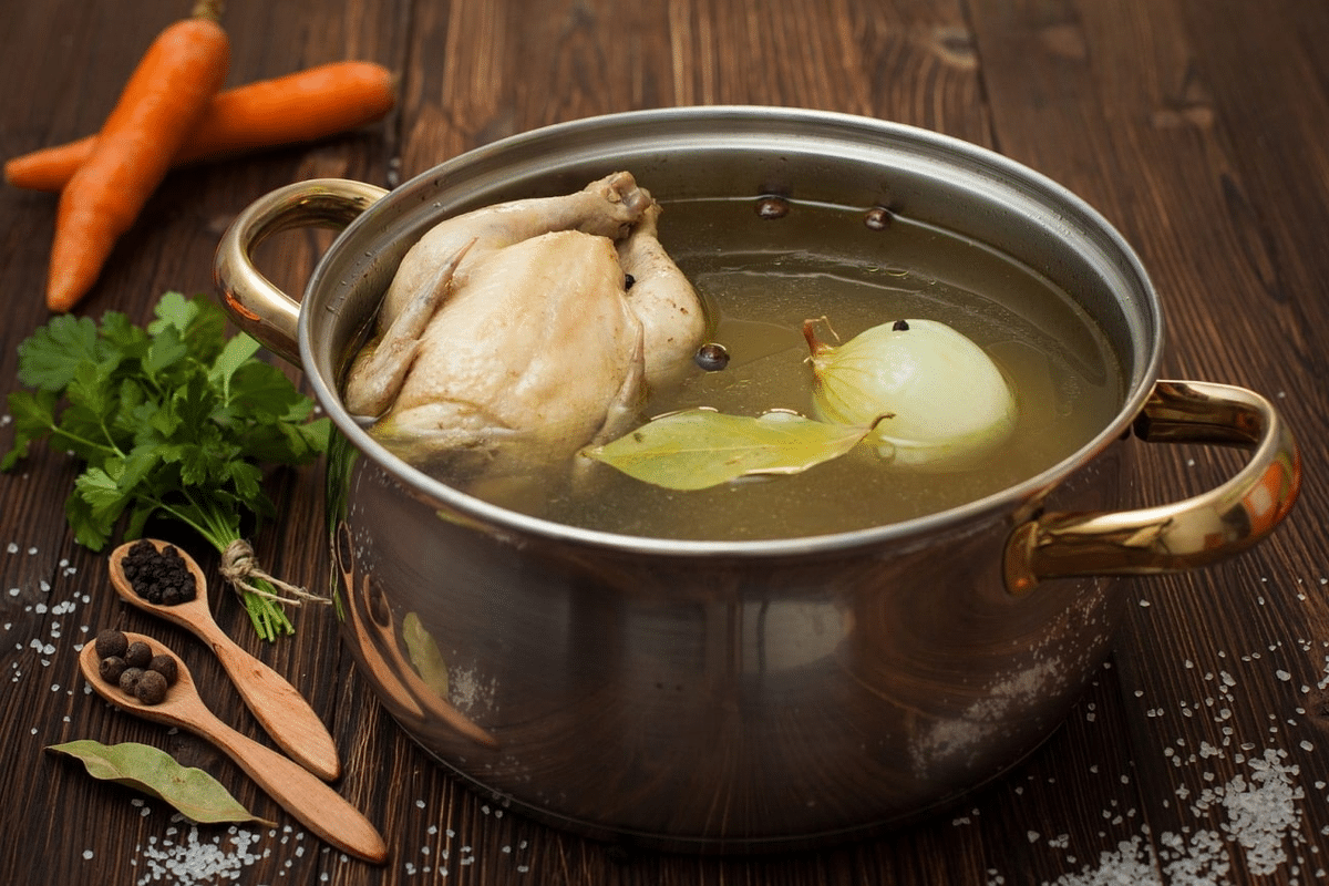 Šéfkuchařka připravuje vývar z tohoto masa. Zdůrazňuje, že je to nejlepší volba, protože polévka je pak velmi aromatická.