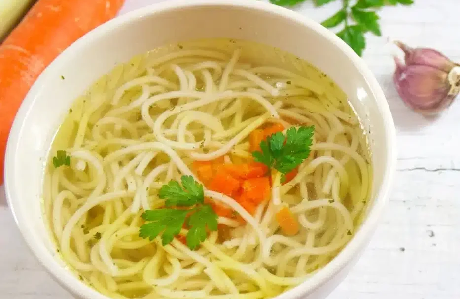 Všichni říkají, že můj vývar je lepší než ten, který byl na oslavě. Mám tajemství, které chuť zesiluje o 200 %.