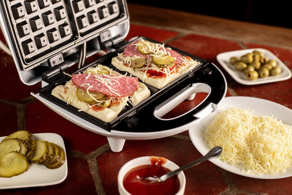 Připravuji je místo sendvičů k snídani a večeři. Tyto vafle chutnají jako ta nejlepší pizza.